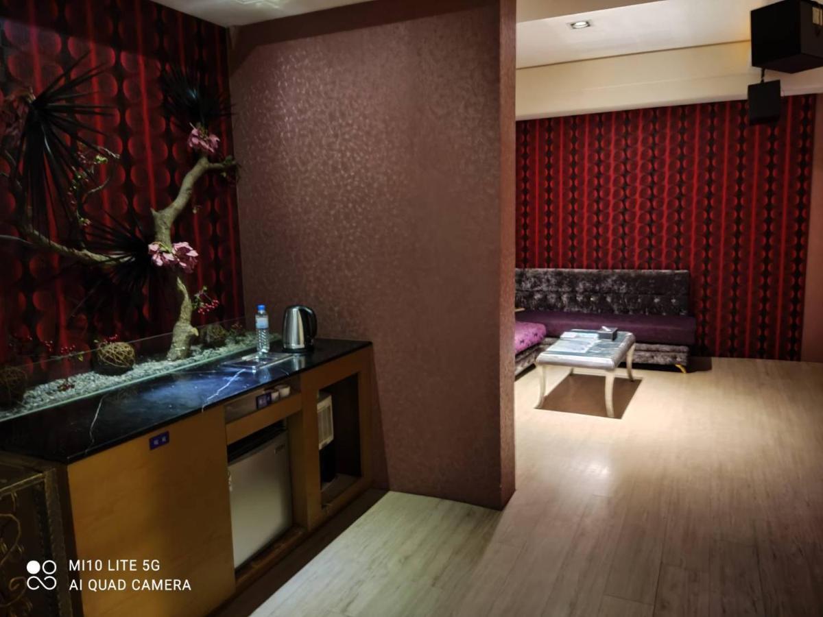 Blue Sky Motel Guishan Buitenkant foto